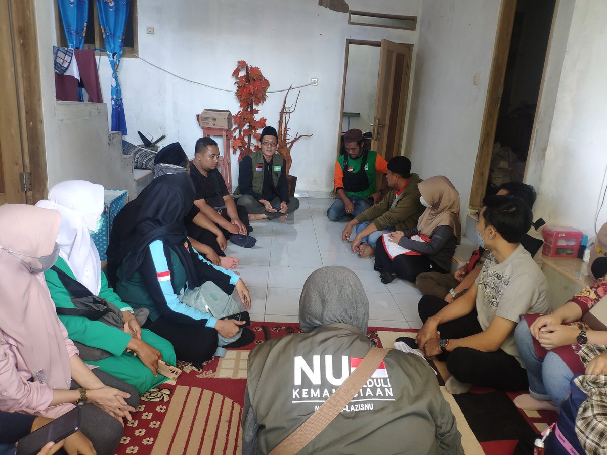 Gus mandzur meninjau Posko AJU Relawan Jateng serta memimpin Koordinasi bersama Tim Nakes Jawa tengah yg akan memberikan layanan kesehatan untuk warga koban gempa <a href="/nuonlinejateng/">NU Online Jateng</a> <a href="/nucarelazisnu/">NU Care - LAZISNU Jawa Tengah</a> <a href="/uwiewin/">win arti😊</a> <a href="/nujateng/">nujateng.com</a> 
#GempaCianjur 
#nupeduli
#NUPeduliCianjur
#lpbinu 
#lpbinujateng