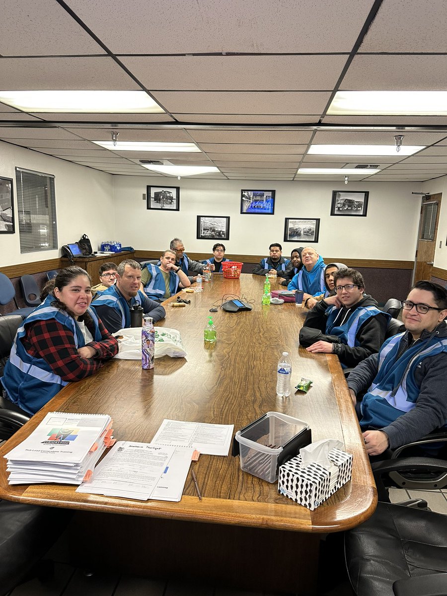 4kids5's tweet photo. Our newest @UPSers are ready to take Peak by the horns &amp; eager to sweat brown. Let’s do this 💪🏼. @gobluescotty27 @brian_lorton @jimweber88 @melirere @divine2wincom @UPS @HealthSafety247 @ExperienceUPS @GregPietrek https://t.co/zADLqH5gSl