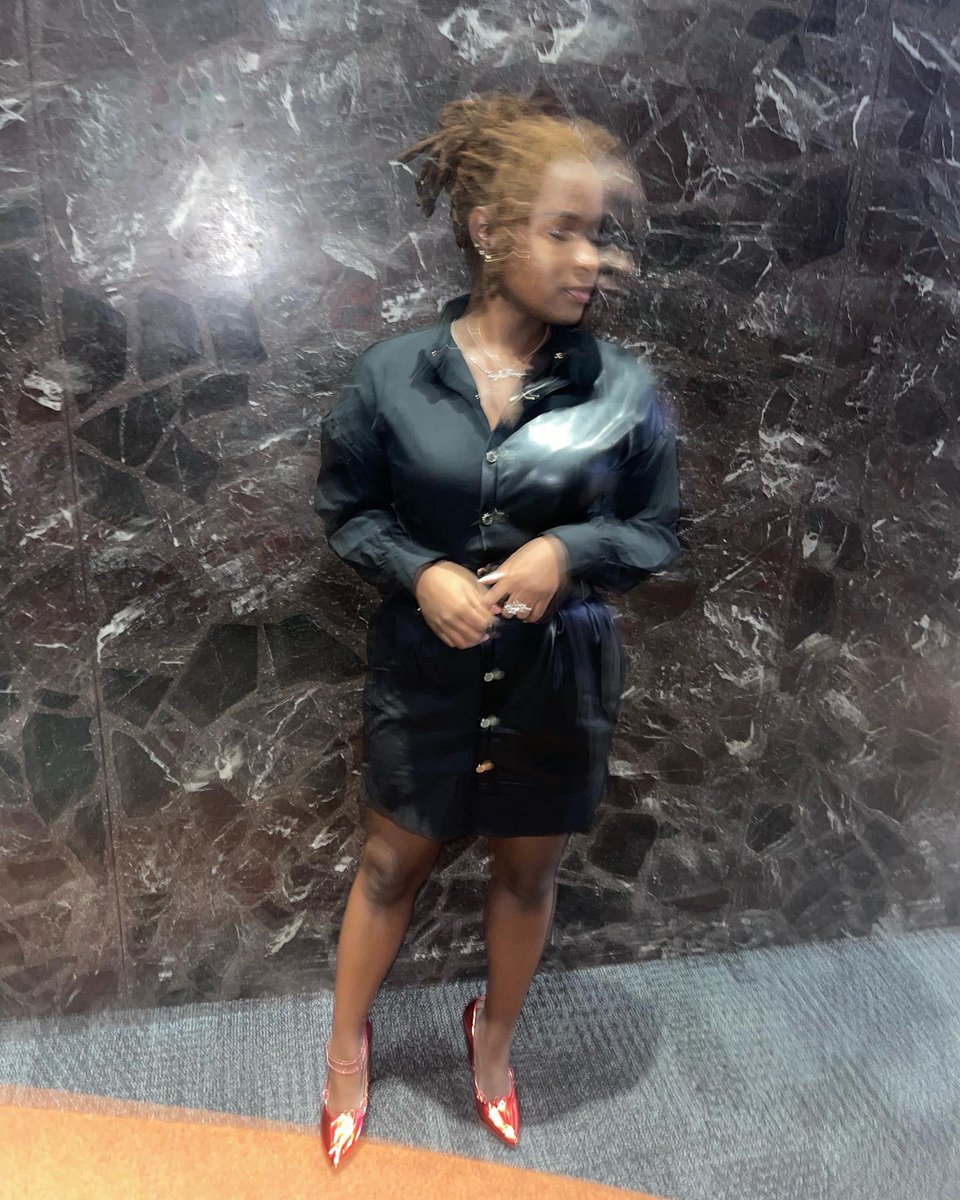 ChocolatexB's tweet photo. Boss bout her money 💰 

#feetfinder #feetworship #feetpic #feetselling #feet #feetbuying #feetsoles #feetjewelry #feetebony https://t.co/97nnjMfoxw