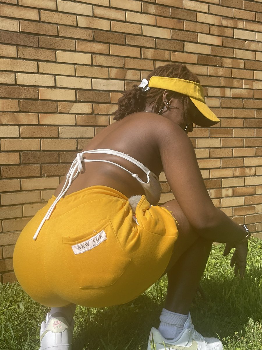 ChocolatexB's tweet photo. Missing summer ☀️

#feetfinder #feetworship #feetpic #feetselling #feet #feetbuying #feetsoles #feetjewelry #feetebony https://t.co/kZXvyVDX4c