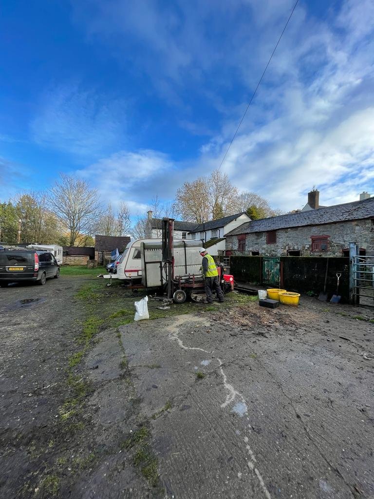 Geoinvestigate's tweet photo. #Geoinvestigate's skilled #groundinvestigation team carrying out a rotary coring and #windowless #borehole #siteinvestigation. No slow down in new orders being received by our #geotechnical and #geoenvironmental consultancy offices across the UK. https://t.co/UFCHmf9tSU