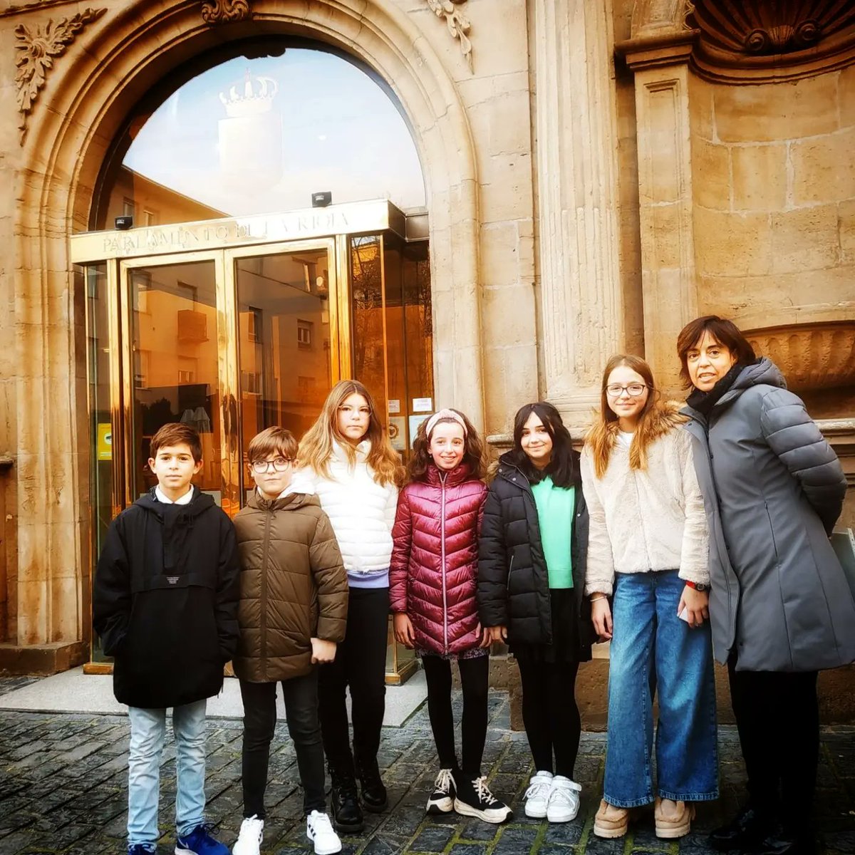 DuquesaCeip's tweet photo. Lectura en el Parlamento de la Constitución Española. https://t.co/CCSryRj35H