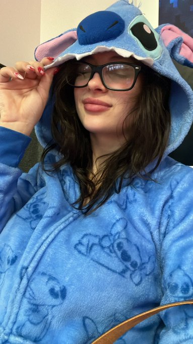 So many comments on my outfit today 😂 i identify as stitch now ☺️ https://t.co/tTuNkXQYYi