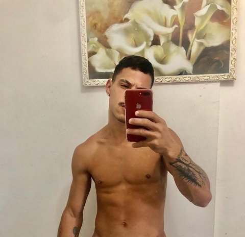 Marcelogay_'s tweet photo. hip-hop!  O natal chegou, quem quer me dar um presente de natal?  🤗 https://t.co/aOHm5ppc9M