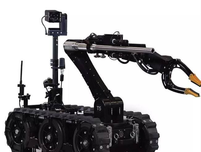 capitalradiob's tweet photo. #SaraBot ha presentado a @LuisVMunoz este nuevo robot policía 🤖👮que San Francisco 🇺🇸 probará en sus calles. 

Irá armado y con permiso para disparar 🔫

¿Da miedito? 🫢 https://t.co/ZL0AUZ85jU