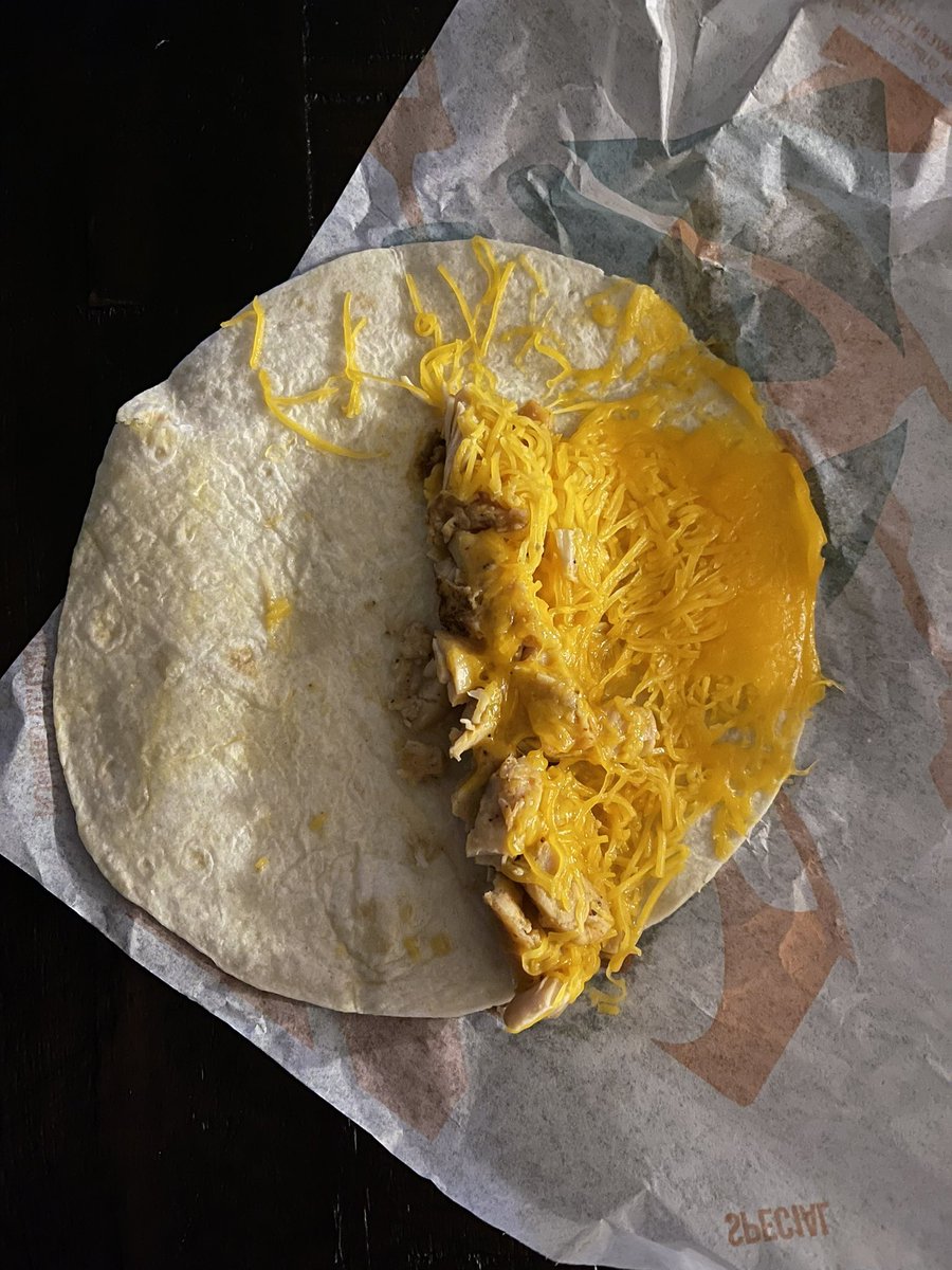 Chris_Rini's tweet photo. @tacobell  Very sad with my latest order. Ordered Chicken Chipotle Melts with extra Chipotle - Received no chipotle on any of them. Ordered a Double Steak Spicy Grilled Cheese Burrito - No Steak, and just fully loaded with the spicy chips and a few rice grains 😓 https://t.co/NtX5Ip4d0J