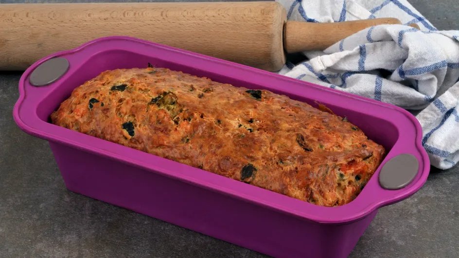 franceinfo's tweet photo. Une "proportion assez énorme" de moules en silicone est "considérée comme peu sûre" pour la santé, alerte UFC-Que Choisir

https://t.co/aNTukeGvxd https://t.co/gcsc9820hg