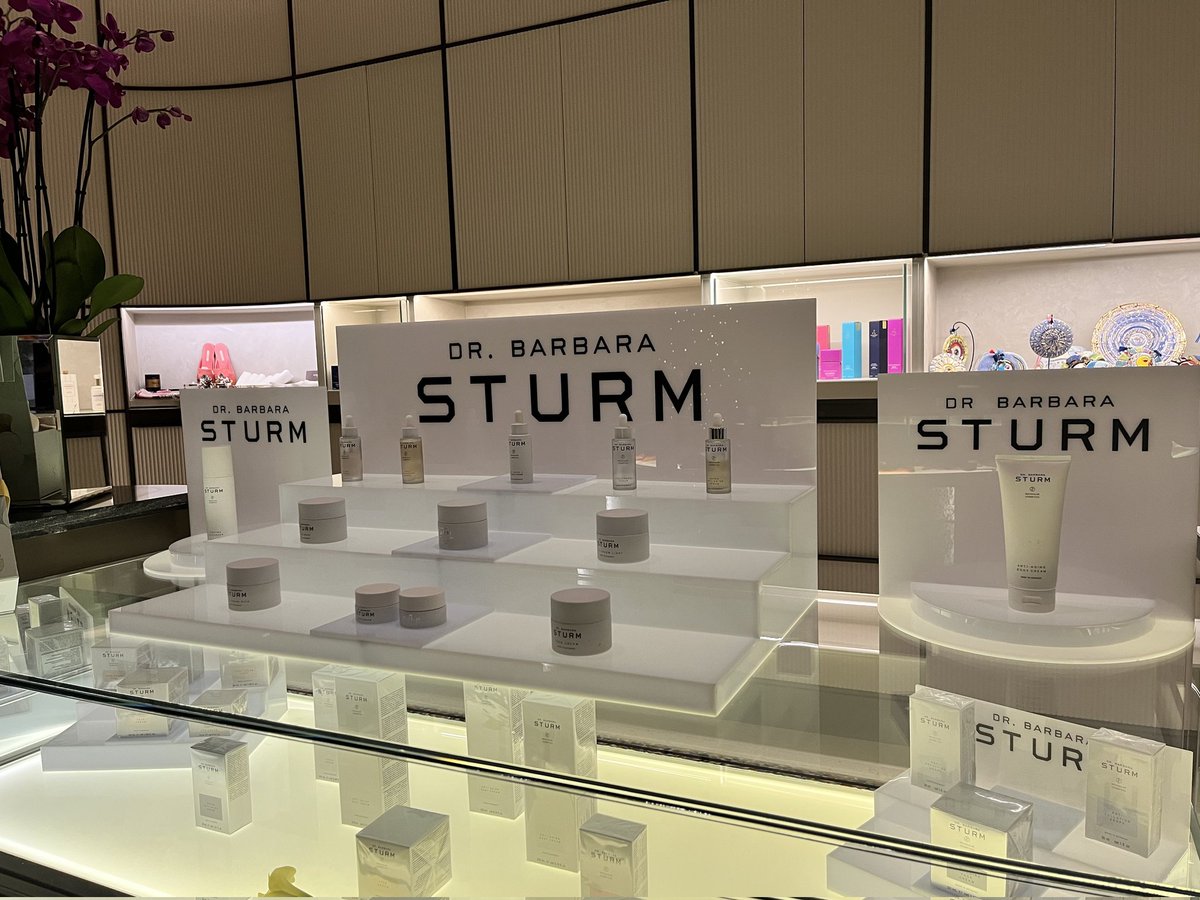 sheandgirls's tweet image. Son yılların en çok konuşulan lüks kozmetik markası Dr. Barbara Sturm, ciltte devrim yaratan eşsiz ürünlerini hazırladığı özel uygulama kabininde The Spa at Mandarin Oriental Bosphorus, Istanbul misafirleriyle buluşturuyor 🩸#DrBarbaraSturm #MandarinBosphorusIstanbul