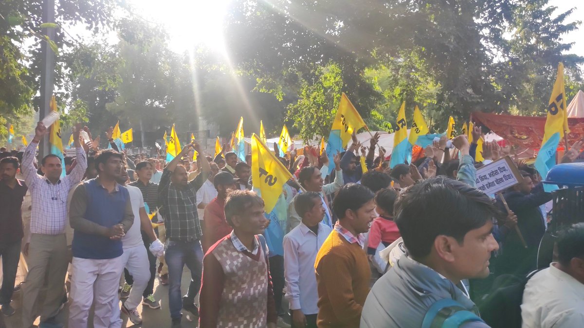 14 नवंबर 2022 से  आमरण अनशन पर बैठे राजस्थान पटवार संघ प्रदेश अध्यक्ष राजेन्द्र निमिवाल आज 18 दिन है  लेकिन सरकार समझौते को लागू नहीं कर रही है
झूठी गांधीवादी सरकार @publicnews_raj <a href="/zeerajasthan_/">ZEE Rajasthan</a>