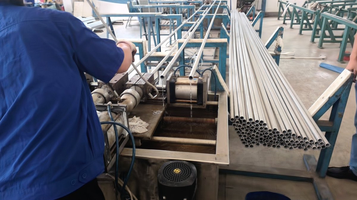 Baoalloy's tweet photo. We export steel pipe from China. #steelpipe #steeltube #boilerpipe #boilertube #heatexchangertube #heatexchangerpipe #tube #pipe #steel #metalpipe #metaltube  #stainlesssteel  #stainlesssteeltube #stainlesssteelpipe #metal  #fencepipe #fencetube #buildingmaterial #buildingpipe https://t.co/JTrvkjAT4B