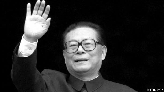 Flager_2021's tweet photo. 【李光耀:没想到江泽民如此活泼外向】
李光耀在回忆录里这么形容他与江泽民的关系:“我们两人很合得来,他爱结交朋友,我则是直接坦率。
点击查看详情👉https://t.co/Ko1wUeNuvS
#China #JiangZeminDeath #Jiangzeming #flager https://t.co/nzmiMVDD9u