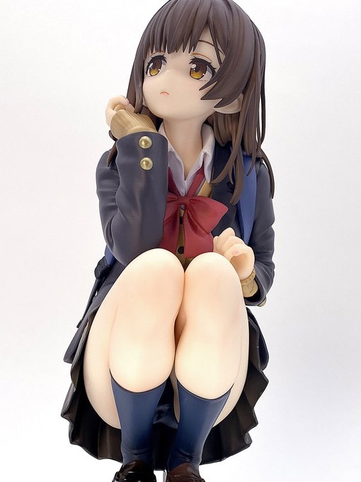 真正面を陣取ると設定通りの黒いおパンツが
確認できますが、意外と防御力は高めです。 