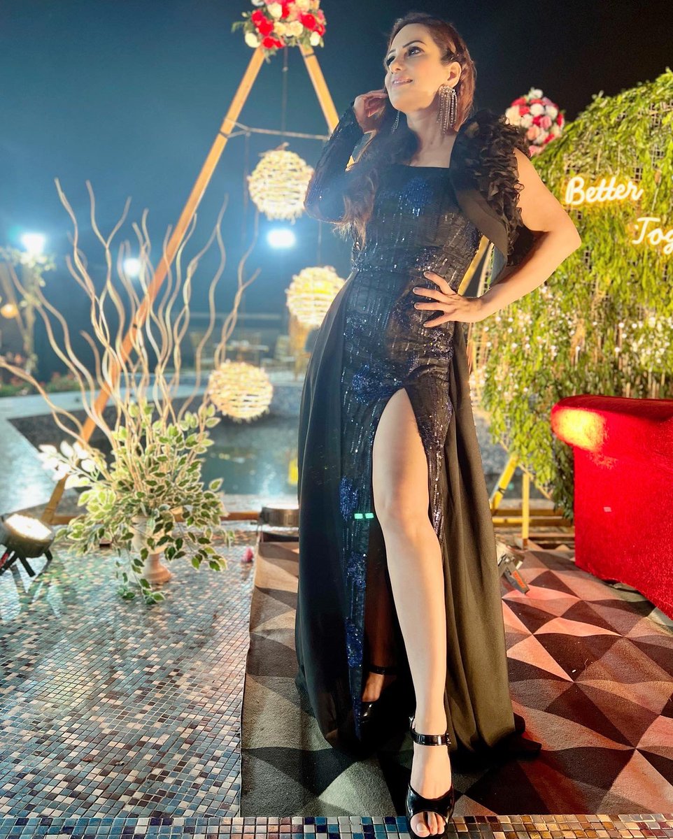 AnchorPiya's tweet photo. Last Night Show In Ranchi @kanke_resort #anchorpiya #lovetotalk #sangeetfunction #weddinganchor #outfit @tehhzeeb_couture https://t.co/zM6yepJHX8