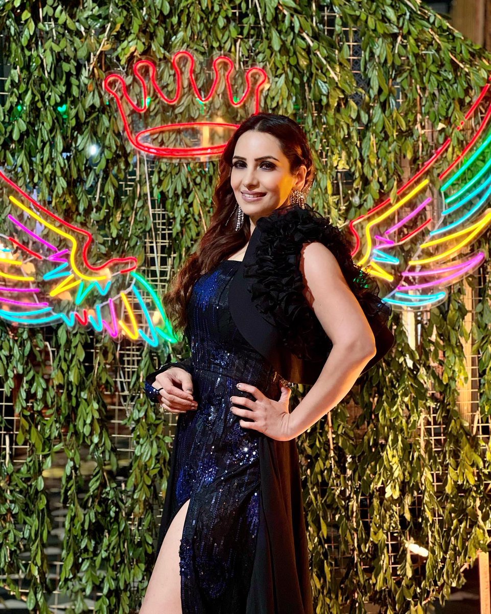 AnchorPiya's tweet photo. Last Night Show In Ranchi @kanke_resort #anchorpiya #lovetotalk #sangeetfunction #weddinganchor #outfit @tehhzeeb_couture https://t.co/zM6yepJHX8