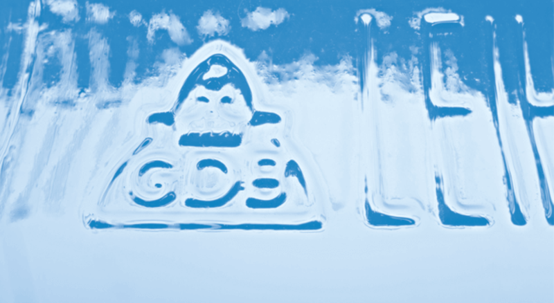 FWRGesellschaft's tweet photo. Immer donnerstags: #GenossenschaftenVerändernDieWelt. Regional + nachhaltig. So wie Raiffeisen. Heute: Der stille Riese – die Genossenschaft Deutscher Brunnen. Perlenflasche = Mineralwasser = GDB. Mit den Mineralbrunnen in D'land als Kunden + Eigentümer - https://t.co/GAqXG4vSs3 https://t.co/AfCyT4Uzmv