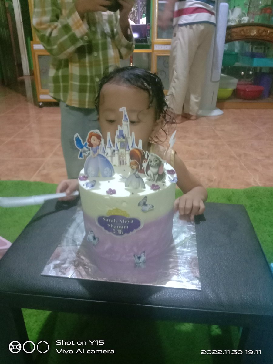diansuq's tweet photo. hei hallo gadisnya ibuk,,
selamat berulang tahun yang ketiga. https://t.co/BPmqibthGA