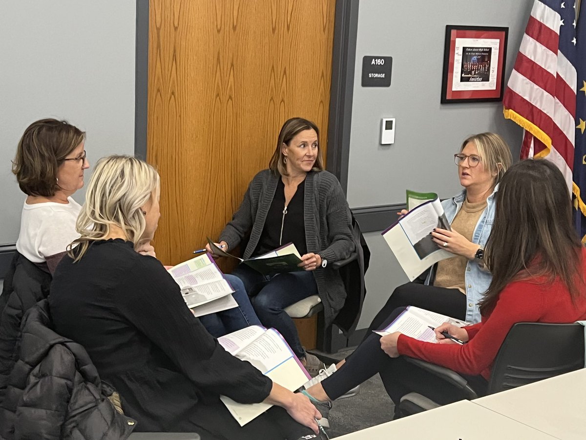 MrsErinMohr's tweet photo. @HSESchools Teachers are always learning! Staff representing all 17 elem. &amp; int. buildings dove into critical thinking about rich literature with @GreatBooksFnd today. We are excited to make meaning with our students through impactful conversations about these complex texts! https://t.co/KaecCo9bQU