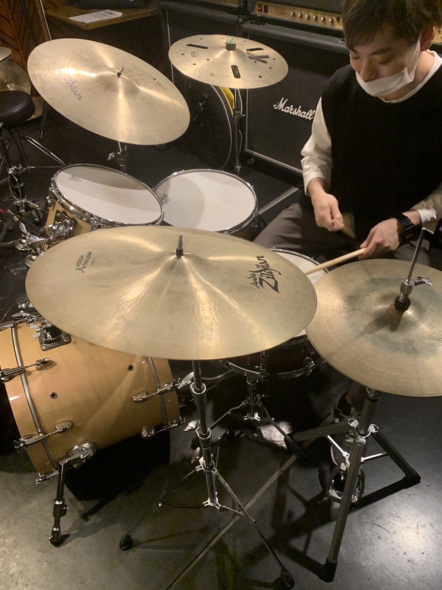 kTomOkiii's tweet photo. 我が相棒。
やっぱり最高の鳴りの良さでした!
ペダルも最高ですな。
#yamahadrums #maplecustomabsolute #ヤマハ #ドラム #ドラムセット #zildjian #cymbals #ジルジャン #シンバル #メンテナンス #チューニング #ドラマー #ドラムレッスン #生徒募集中 https://t.co/feRpwvgq1Q