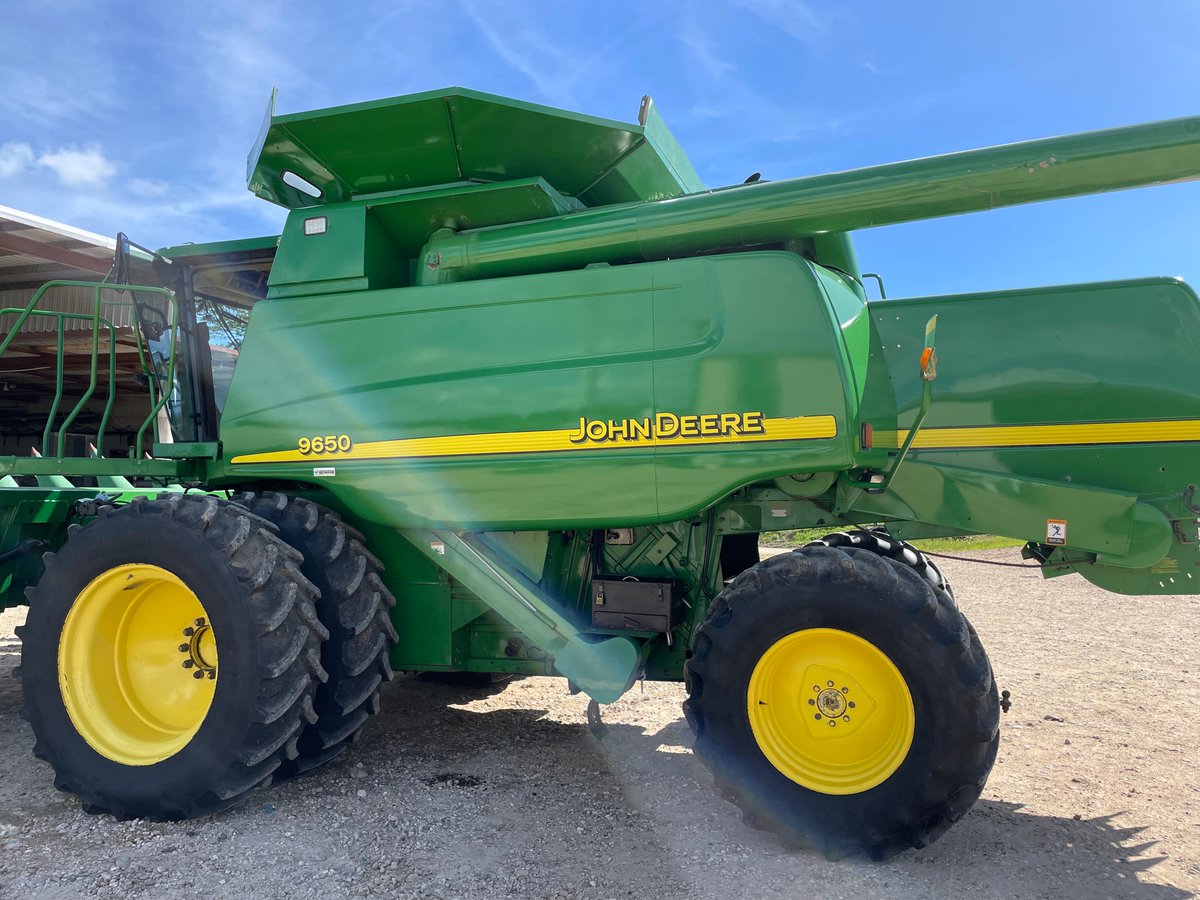 JerryFriesen3's tweet photo. Cleaned up nicely after a wet harvest. Wonder if it’s qualifies for #andyclean https://t.co/hRVUrJtsuq