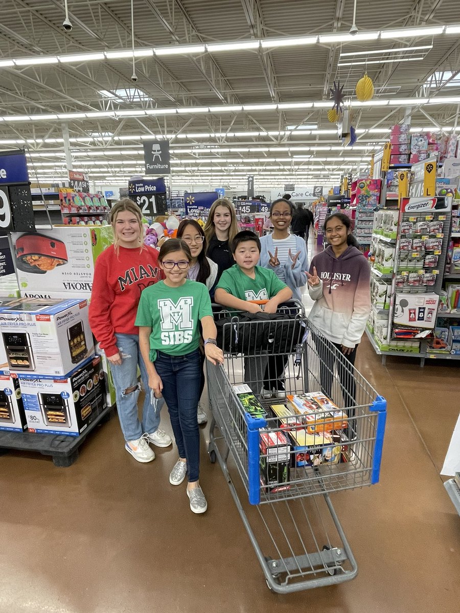 Getting into the holiday spirit with <a href="/mhssibs/">MHS SIBS</a>, <a href="/KiwanisMason/">MasonKiwanis</a> and our Little Sibs to adopt 2 families thru <a href="/DragonflyCinci/">The Dragonfly Foundation</a> . What an incredible service project to be a part of! <a href="/MrsJessMullen/">Jessica Mullen</a> <a href="/MrsAJohnston3/">Angie Johnston</a> <a href="/MasonSchools/">Mason City Schools</a> #studentleadership #pediatriccancer