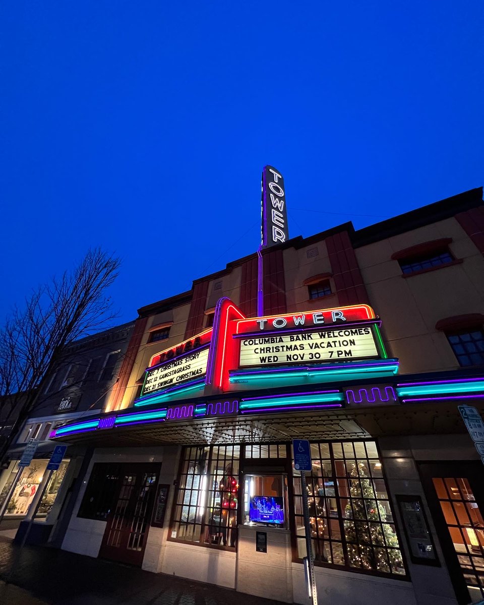NewMix1007's tweet photo. It’s the Columbia Bank, holiday, film series and toy drive with Tan Republic and Desperado!

Enjoy the holiday classic, National Lampoons Christmas Vacation, while helping out 2 great charities!

Details: https://t.co/3s3h2fC2ZQ https://t.co/1ji8VcZ1KM