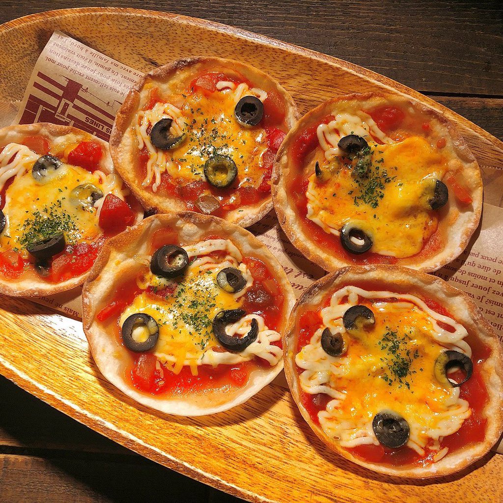 9saricafeandbar's tweet photo. 皆さまこんにちは☀️
今日からまたグンと寒くなるみたいですね🙀🍂
9SARIオリジナルのコーヒー☕️ 絶品ですので是非あたたまりにいらしてください😽✨
本日も12時よりオープン❣️   お待ちしております🐈‍⬛♪ https://t.co/0DcHWItfPJ