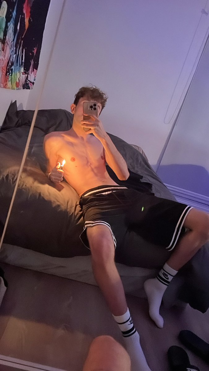 On fire tonight 🔥😈 
RT if you wanna smoke with me 🚬

#gaytwink #twink #dom #smoking #nike #kiffeur #fetish #socks #skinny #bodypic #hot #gayhot #sneakers #frenchboy