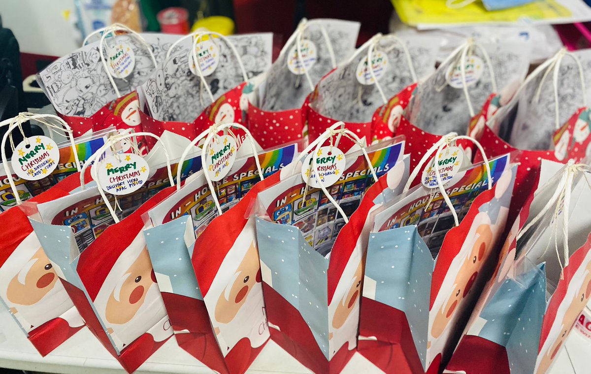 ArtisanHan's tweet image. Feeling like a santa claus sending these out for our clients! 🎅🏻😂🤭 

#artisanhanssg #onsiteworkshops #virtualworkshops #gifts #singapore #adults #kids #christmas #creativity