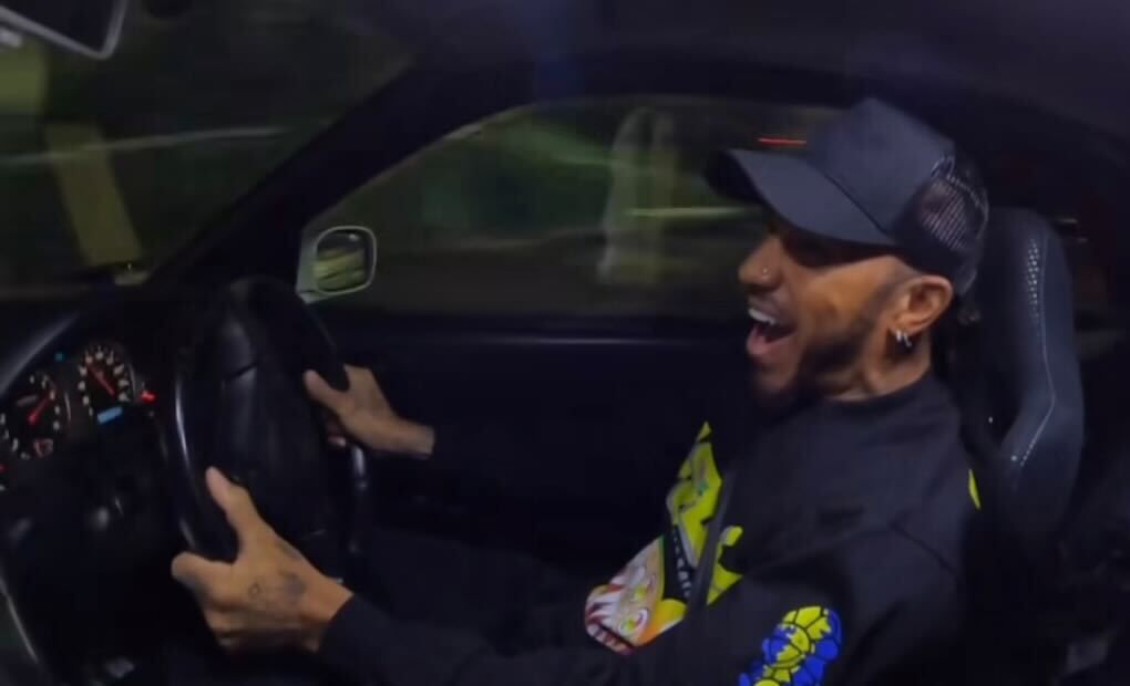 Rental company mad after @LewisHamilton drove its @Nissan GT-R R34: https://t.co/HbuNpTUCuD https://t.co/wINXr4pO2M