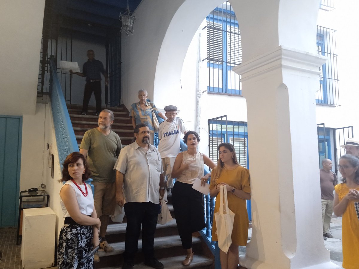NormitaRDerivet's tweet photo. De gala hoy  Noviembre Fotográfico, taller del Chino Arcos, discusión de tesis de Historia del Arte sobre Ernesto Fernández y Pupy Peña, entrega de becas para artistas e investigadores y la inauguración de la exposición del suizo Marcel Dousse #CubaEsCultura https://t.co/pgjF3lI9QP