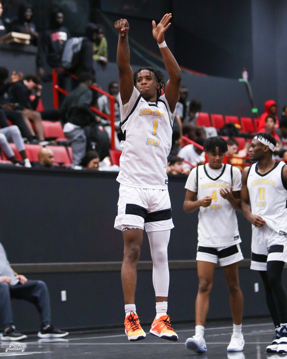 Here are my standouts from the exciting All the Smoke Classic in PHX: Jason Fontenet Drew Fielder Paul McNeil Del Jones Luke Bamgboye Ty-Laur Johnson Michael Nwoko Alejandro Aviles Go check out my article on their performances: hoopseen.com/arizona/news/e… @thegrindsession @hoopseen
