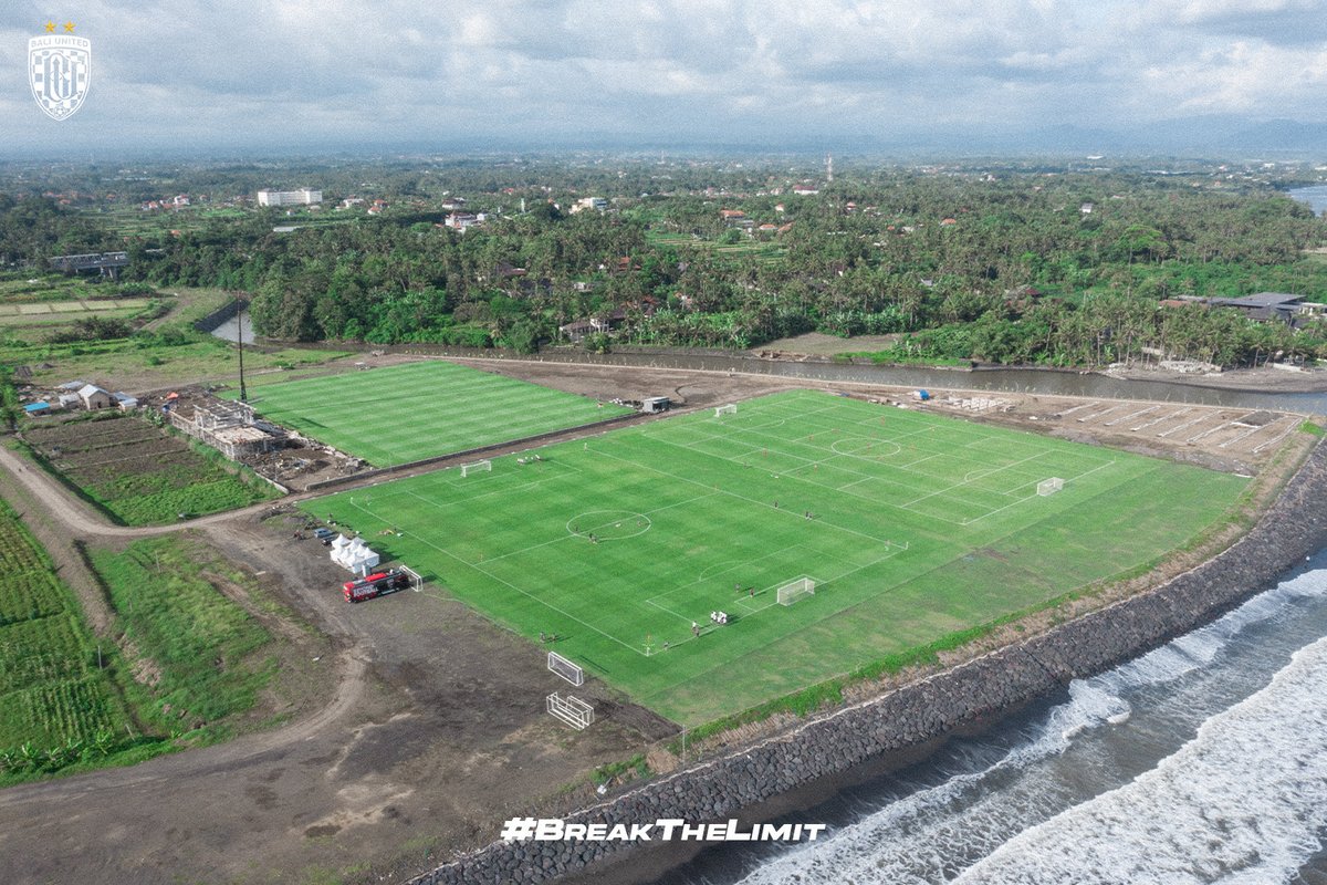 Bali football on twitter lihat di salah satu lapangan bali united