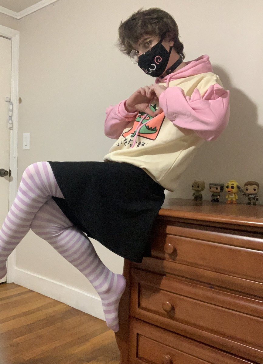 AverageFemboyy's tweet photo. I return with a new hoodie!!! https://t.co/fBCVfi1g84