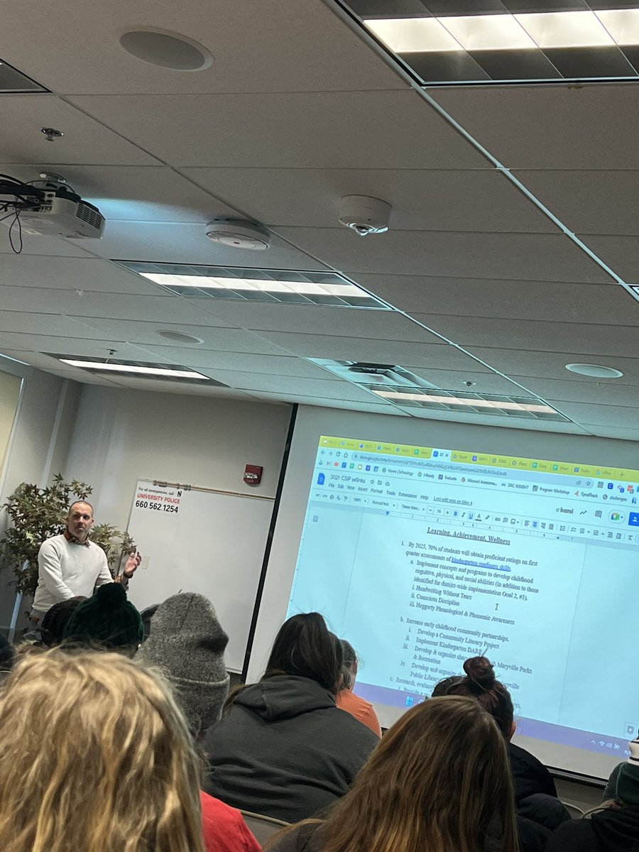 Thank you @brianlynn78 from @MR2Spoofhounds for speaking with @NWMOSTATE Ed majors about using technology to support PLC’s data  driven decisions!  #CareerReadyDay1 #partnerships