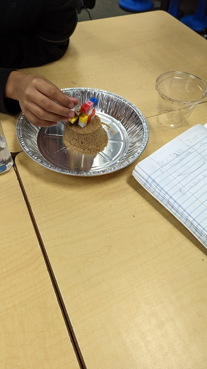 J_Vazquez_3's tweet photo. Rapid changes experiment.#scienceissuperfun #kidslovescience #rapidchanges #interactivejournals @horn_science @HornBeyondBooks https://t.co/7fUCjdAyyl