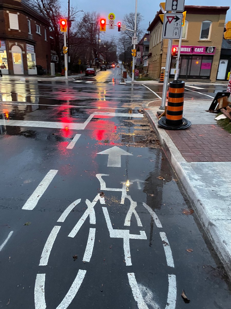 ottawasim's tweet photo. One of the only letters I ever wrote to a politician was to @cmckenney about the Gladstone and Bay intersection and how dangerous it was.  So thrilled (8 yrs later?) to see a full set of traffic lights (including bike signal) go in over the past month! Thanks Catherine! https://t.co/XjOVAOUYTb