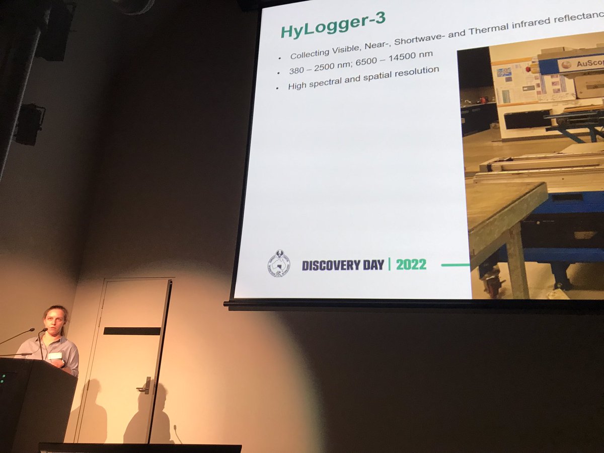 anna_chica's tweet photo. Up close and personal for Session 3 at #DiscoveryDaySA, Dr Alicia Caruso showing us how thermal infra red Hylogger analysis can help us pick out mineralogy not previously seen.. wow! This project was based on drill holes from the Gawler Craton @aliciascaruso @DEM_sagov #GSSArocks https://t.co/AJPEBRRvae