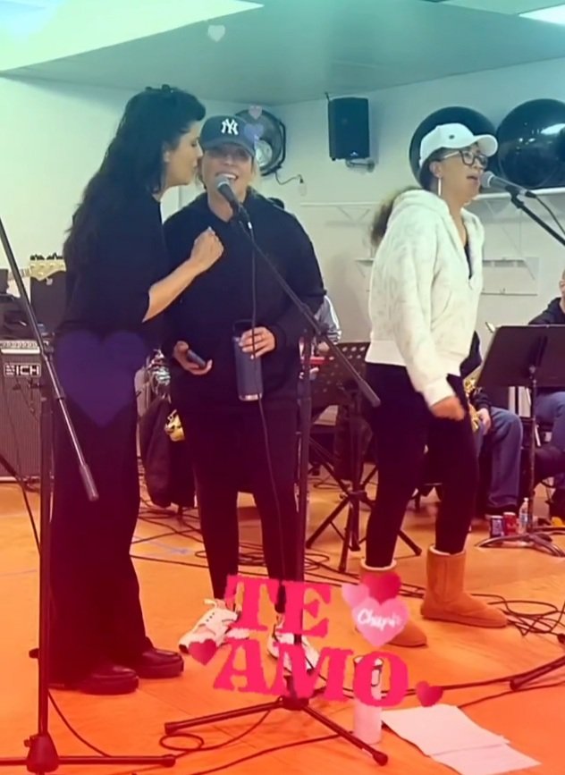 LAclubmx's tweet photo. #LAFans @LorenzoAntonio_ y @grupoSPARX ensayando para su presentación del próximo 10 de Diciembre en Revel https://t.co/huz3BldKRZ https://t.co/E50zbhr3gm