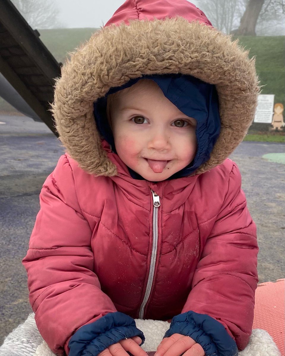 WildChildF0rest's tweet photo. Did the fog put us of? Oh no! 

It is another elemental condition to notice and explore. 

Hand warmers were at the ready to keep those little hands toastie #keepingcosy #winterdays❄️ #foggyforest https://t.co/RyXOdtvzUr