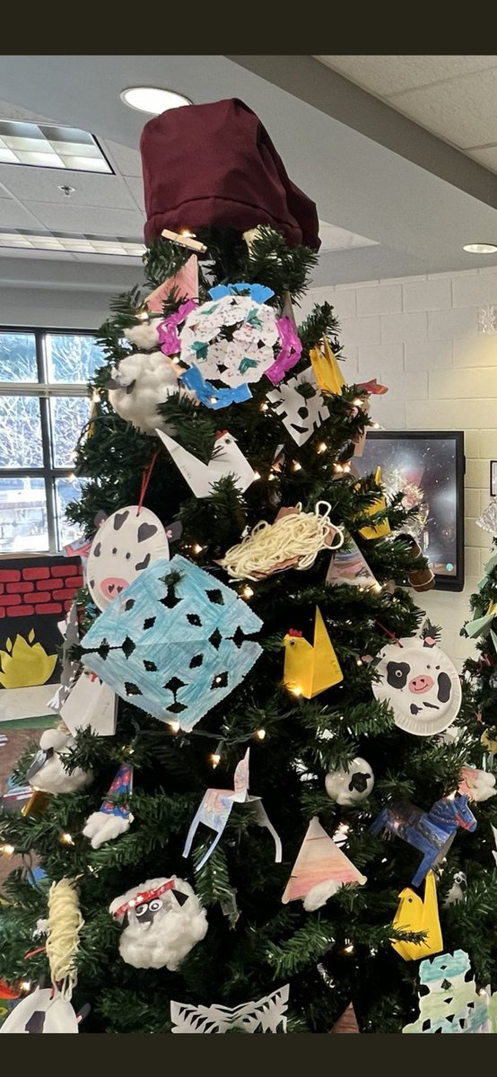 4th grade is ready for Storybook Forest! We had a blast creating our ornaments to decorate our tree! <a href="/Hasty_Huskies/">Hasty Fine Arts Acad</a> <a href="/MRegan0123/">Dr. Rosario-Regan</a> <a href="/Beth_Coryell/">Beth Coryell</a> <a href="/JanetMarotte777/">Janet Marotte</a> <a href="/kelsmontgomery6/">Kelsey Montgomery</a> @nicolesmith_4th <a href="/MrsPauley4/">Leslie Pauley</a> @Bsperry14