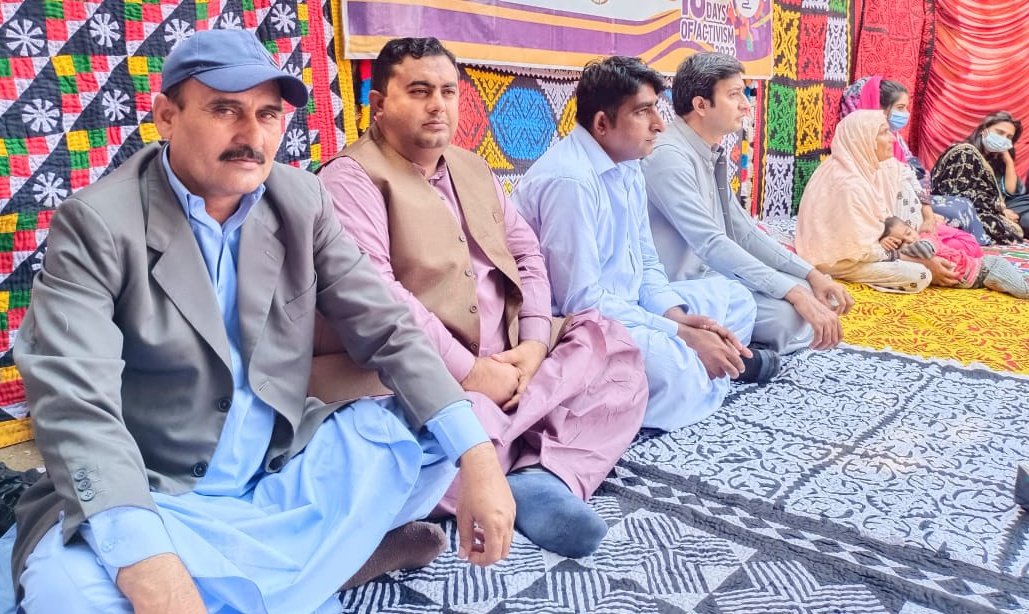 csdsorgpk1's tweet photo. A seminar conducted on titled International Day of Elimination of violence Against Women. 16 days of activism Campaign Gender based Voilence-GBV
#Endvoilence#stop voilence 
#supportcampaign of CSDS Qamber
@OxfaminPakistan https://t.co/XfnryEfPTL