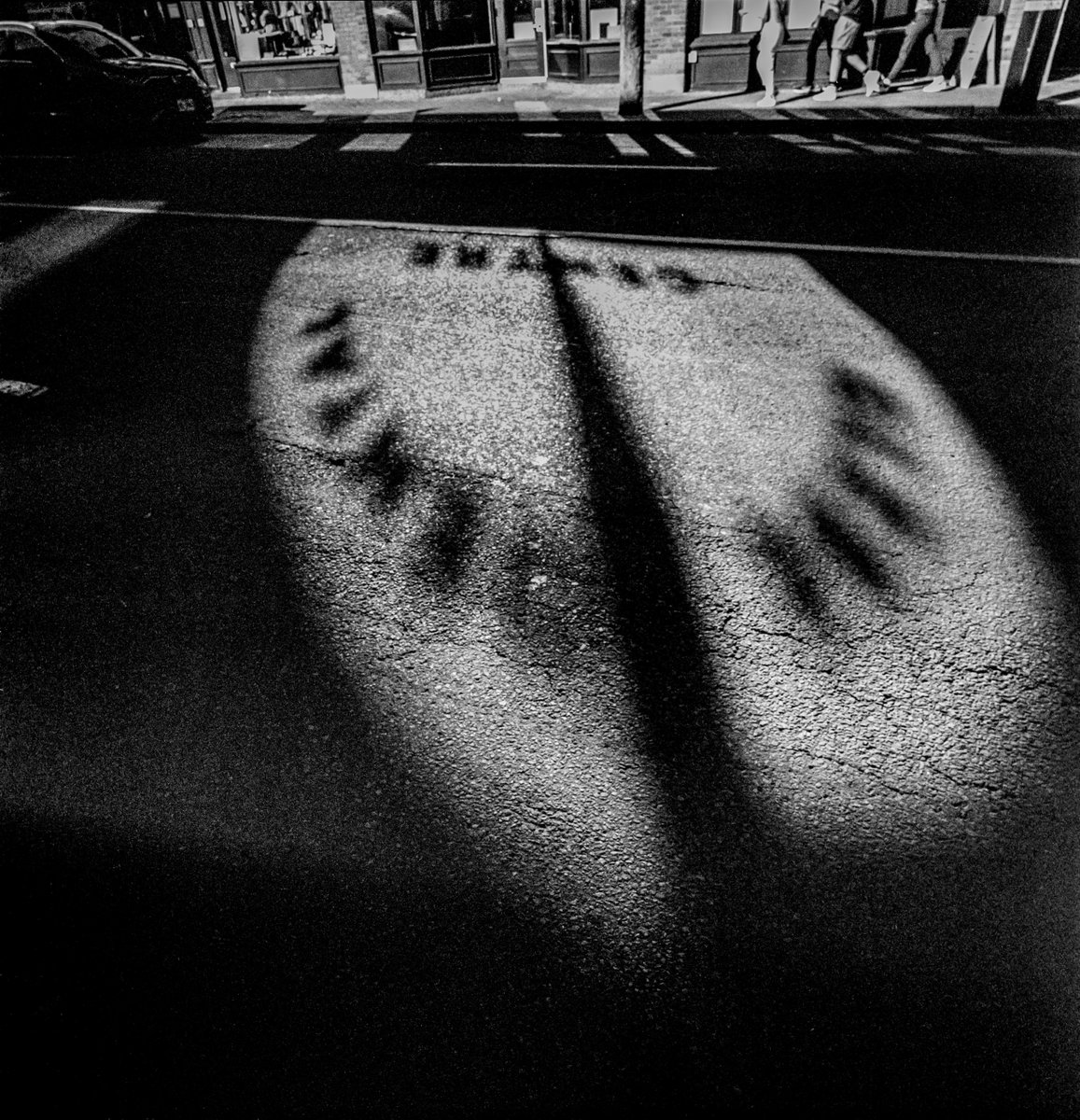 Bank Street, The Glebe, Ottawa. (Hasselblad SWC, @ZEISSLenses 38mm f4.5 Biogon, @KodakProFilmBiz TriX)