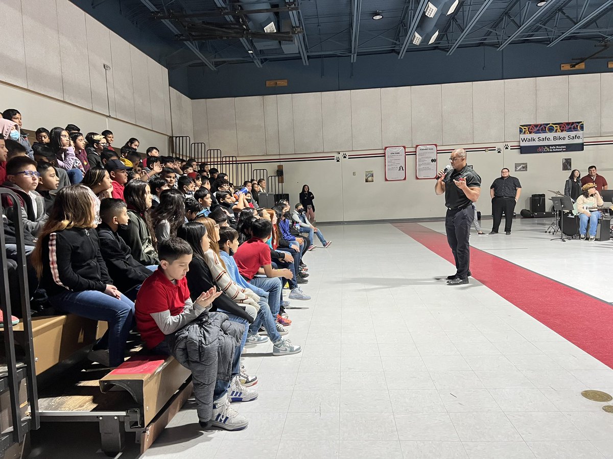 coachramirez23's tweet photo. Amazing performance given by our REMS Band and HMS Jazz Band! So happy to see our former Panthers participating in such wonderful activities! π₯°β€οΈπΎ #HorizonFeederPattern #WeAreClintISD https://t.co/SNgyMJ5WcG