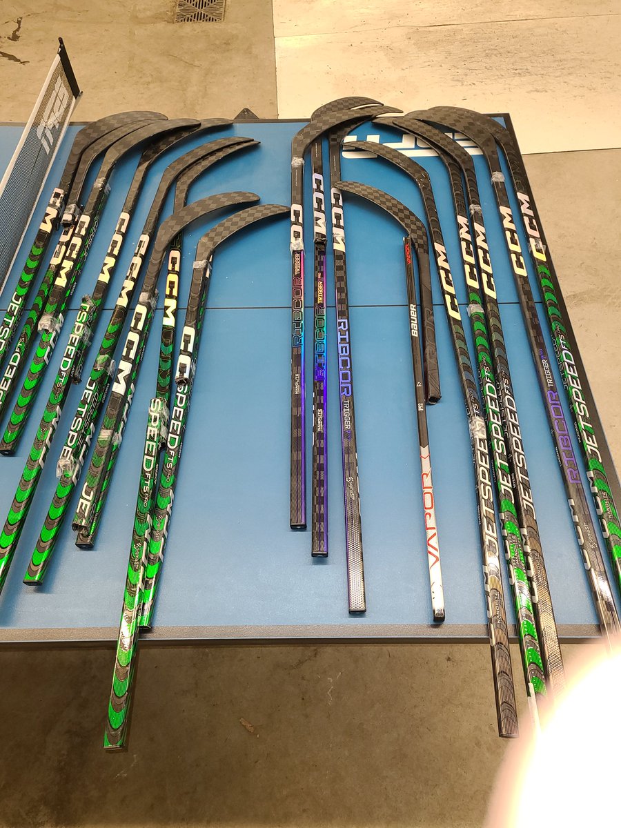 IntegralBemidji's tweet photo. Christmas is just around the corner! 
Trigger 7 and FT5 pros available. Also a diamond in the ruff Bauer Vapor Hyperlite (Right Handed!!!). Give me a call or text at 2182096565 if you or your loved ones are in need of a Integral Hockey Bemidji stick and we will get one made up. https://t.co/KP0oJqWLVr