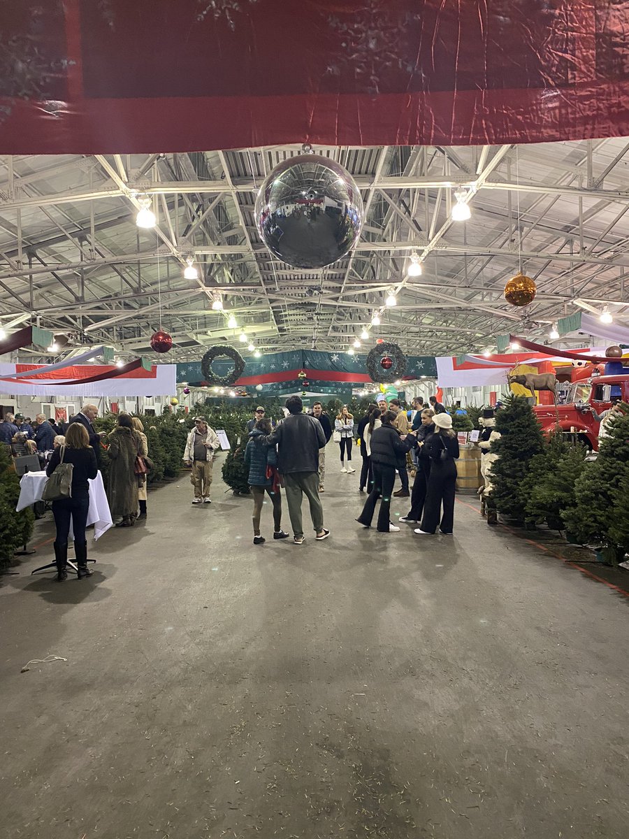 Camille Schmidt (@camillerschmidt) on Twitter photo The most wonderful time of the year… <a href="/TheGuardsmen/">The Guardsmen</a> Tree Lot —- come by and support at-risk youth! The most wonderful time of the year… <a href="/TheGuardsmen/">The Guardsmen</a> Tree Lot —- come by and support at-risk youth!