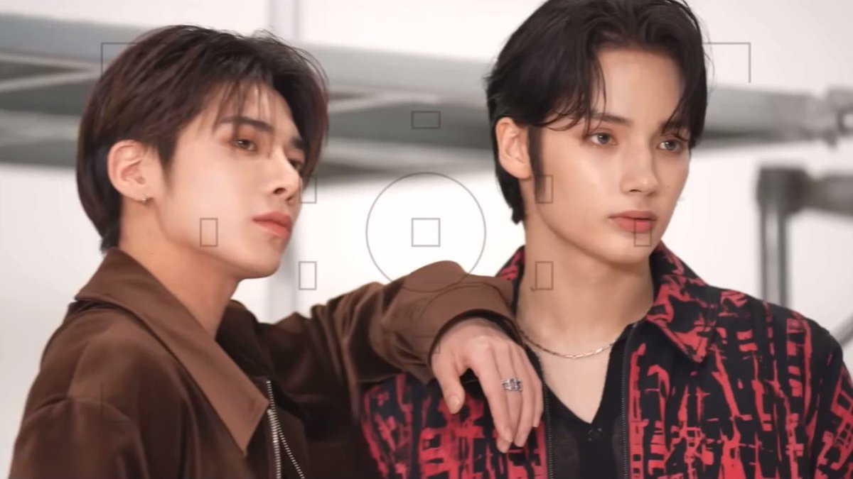 hueblast's tweet photo. Kvi’s black shirt was transparent. Tyvn didn’t know what to do with that information (no, he lied. Of course he knew).

⚠️🔞 // semi-public sex , nipple play , brat kvi (my beloved 🥰) , size kink if you squint https://t.co/fX4p6ftySc