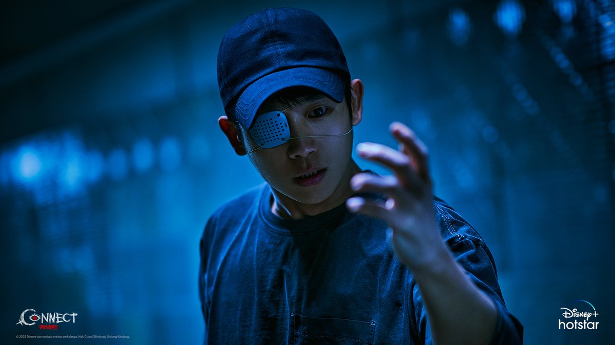 DisneyPlusID's tweet photo. Mata yang dicuri, penglihatan yang terkoneksi.

#ConnectID, dibintangi Jung Hae-in, Ko Kyung-pyo, Kim Hye-jun, streaming eksklusif di #DisneyPlusHotstarID mulai 7 Desember.

#DisneyContentShowcaseID #커넥트 https://t.co/jY9qeuJ3Xq