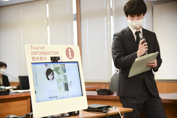 UsideU_JP's tweet photo. 伊勢市での取り組みが伊勢新聞に掲載！鈴木健一市長がTimeRep(リモート型観光案内端末)を設置すると発表。「新たな生活様式に見合った観光体制を整備した。観光を中心に人手不足が激しく、無人化による資源の集中と年間500―700万円の予算圧縮にも期待できる」とコメント
詳細https://t.co/gbYzx9JEt5 https://t.co/H4TKV5qpIk