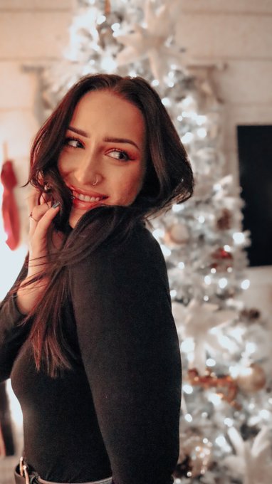 all i want for christmas is u https://t.co/fOEhvT9g1j<a href="/tag/newprofilepic"class="tags"><span>#newprofilepic</span></a>