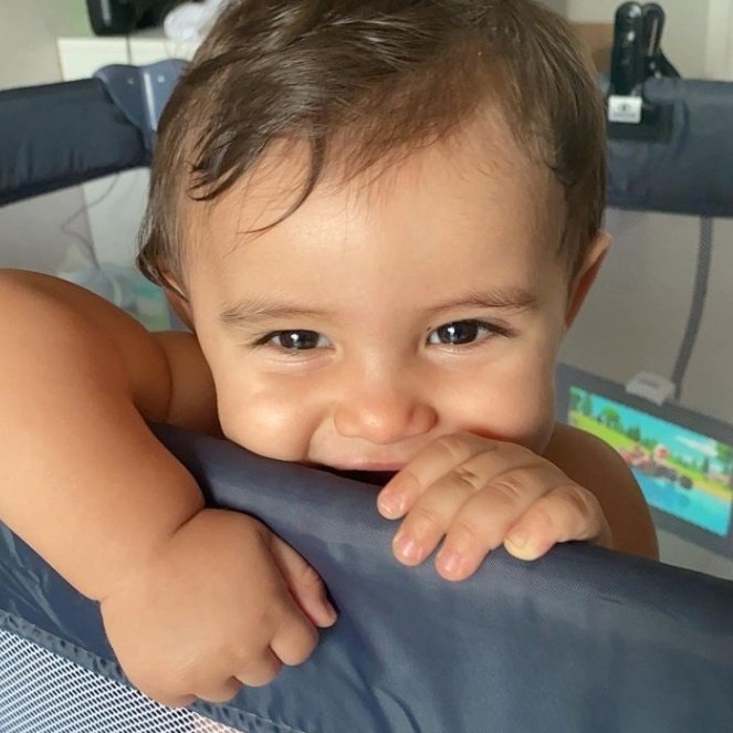 httpxhenry's tweet image. /levo a mãozinha na boca